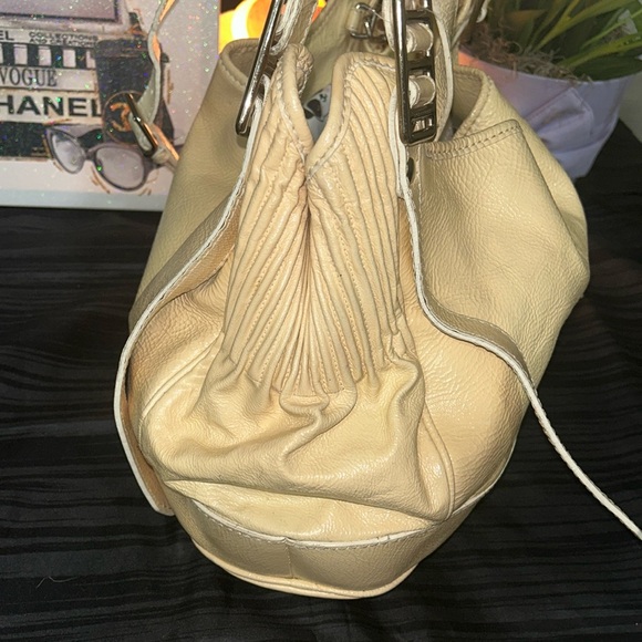 Burberry Cream Patent Leather Crossbody/ Hand Bag- Vintage Project Piece - Picture 12 of 17